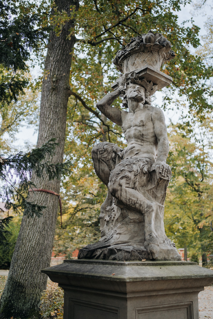 Skulpturen im Tempelgarten 