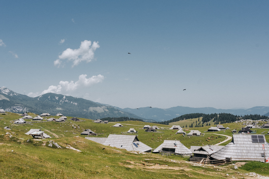 Hochebene Velika Planina ist eine bekannte Sehenswürdigkeit in Slowenien