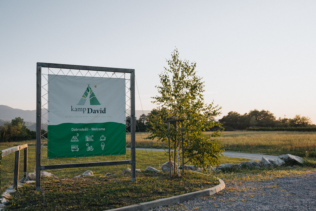 Einfahrt zum Kamp David im Vipava Valley