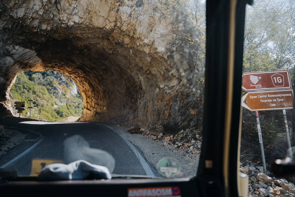 Montenegro Roadtrip mit dem Camper auf der Panoramastraße 1 entlang mit unserem Mercedes Benz 510 KA