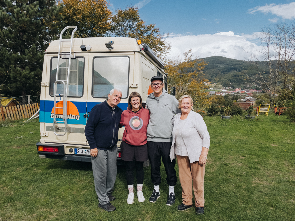 Campingplatz vor dem Biogradska Gora Nationalpark, Foto mit unseren montenegrinischen Großeltern