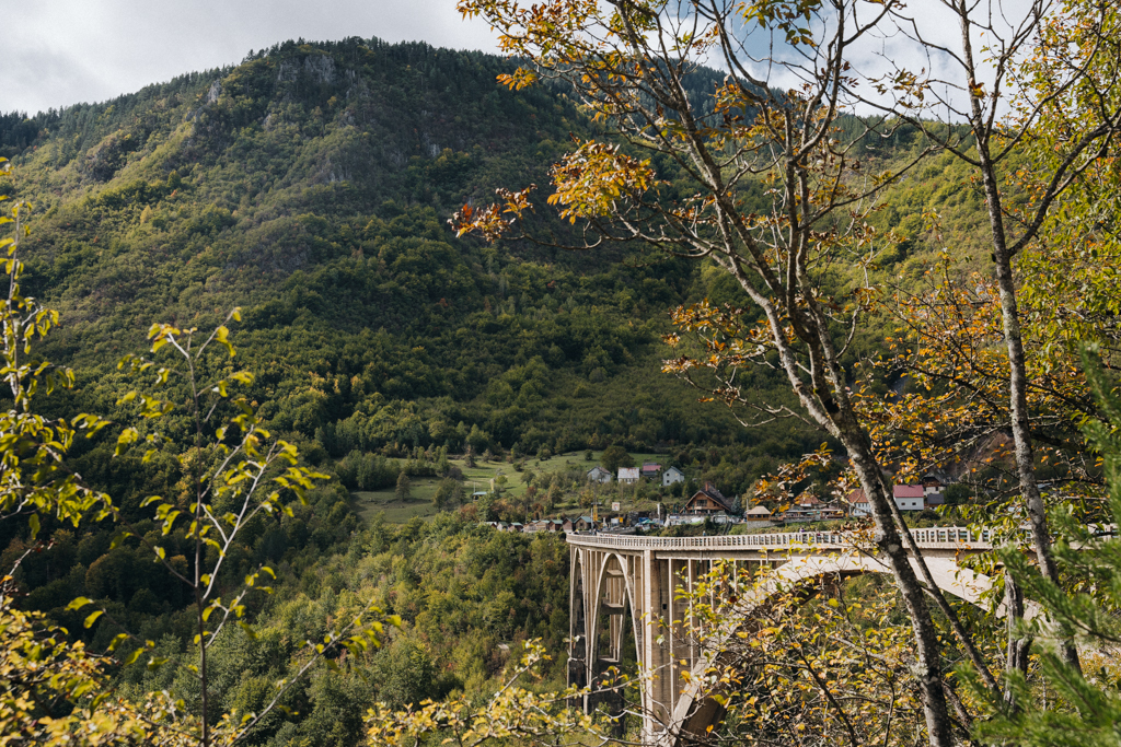 Đurđevića-Tara-Brücke ein Highlight während des Montenegro Roadtrip