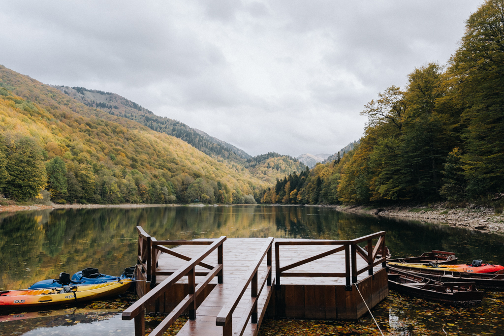 See im Nationalpark Biogradska Gora während des Roadtrip durch Montenegro